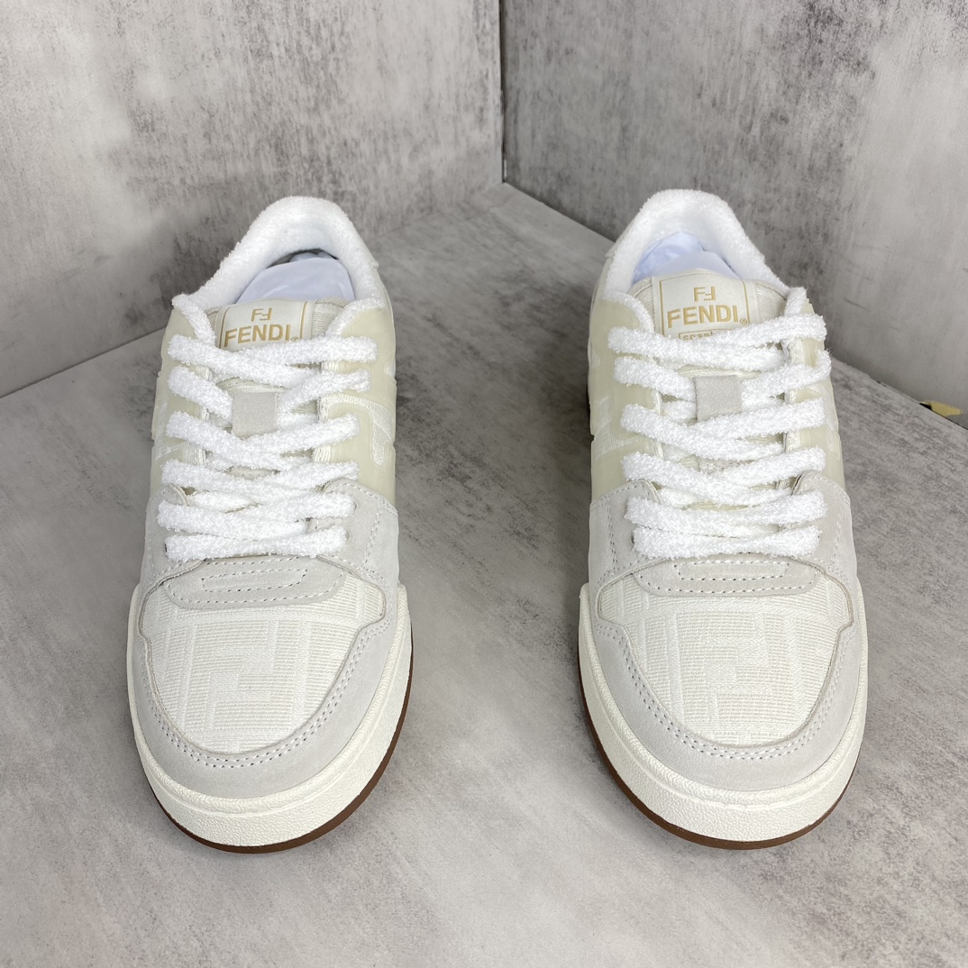 Fendi 新款上架 (莞产 ) Fendi 芬迪 23ss 休闲鞋FENDI芬迪match最新 运动鞋 设计师Kim Jones打造的首款运动鞋fendi match 和LV驴牌的Trainer篮球运动鞋 鞋型差不多 添加了FF 的设计 鞋面采用麂皮和皮革拼接组合 侧面凸起的双F logo内里采用毛巾绒里 / 男款39-45