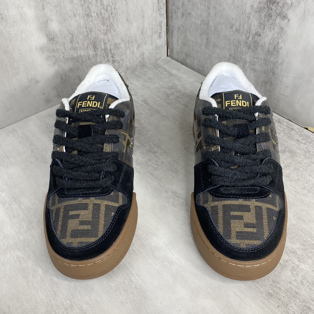 Fendi 新款上架 (莞产 ) Fendi 芬迪 23ss 休闲鞋FENDI芬迪match最新 运动鞋 设计师Kim Jones打造的首款运动鞋fendi match 和LV驴牌的Trainer篮球运动鞋 鞋型差不多 添加了FF 的设计 鞋面采用麂皮和皮革拼接组合 侧面凸起的双F logo内里采用毛巾绒里 / 男款39-45