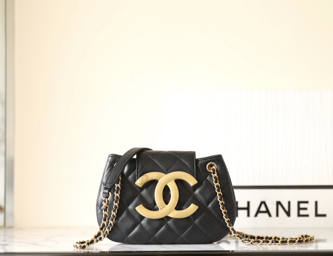Chanel AAA
 Crossbody & Shoulder Bags Black Vintage Gold Lambskin Sheepskin Spring Collection