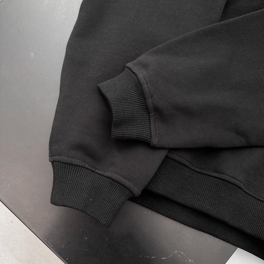 Alexander wang ｜新款卫衣，纯棉毛圈面料，polo领设计显瘦百搭，胸前烫金粉设计感十足，尺码Sml ［洗涤