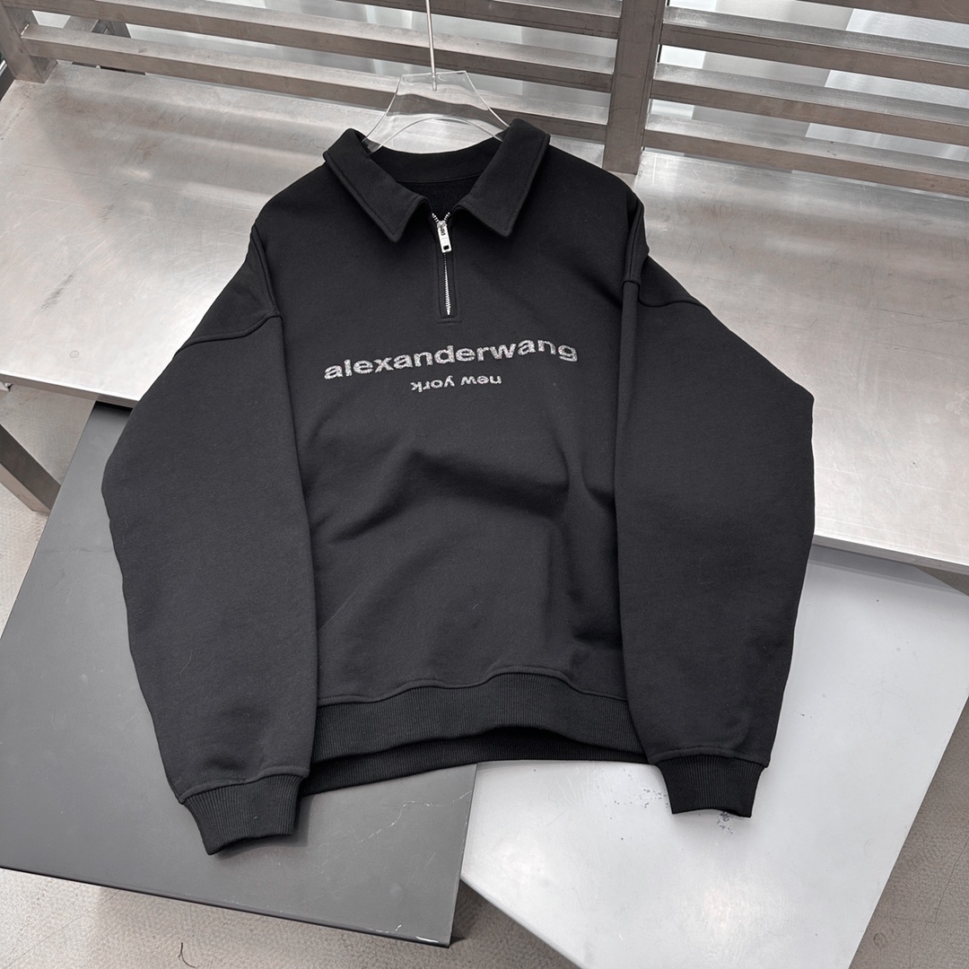 Alexander wang ｜新款卫衣，纯棉毛圈面料，polo领设计显瘦百搭，胸前烫金粉设计感十足，尺码Sml ［洗涤