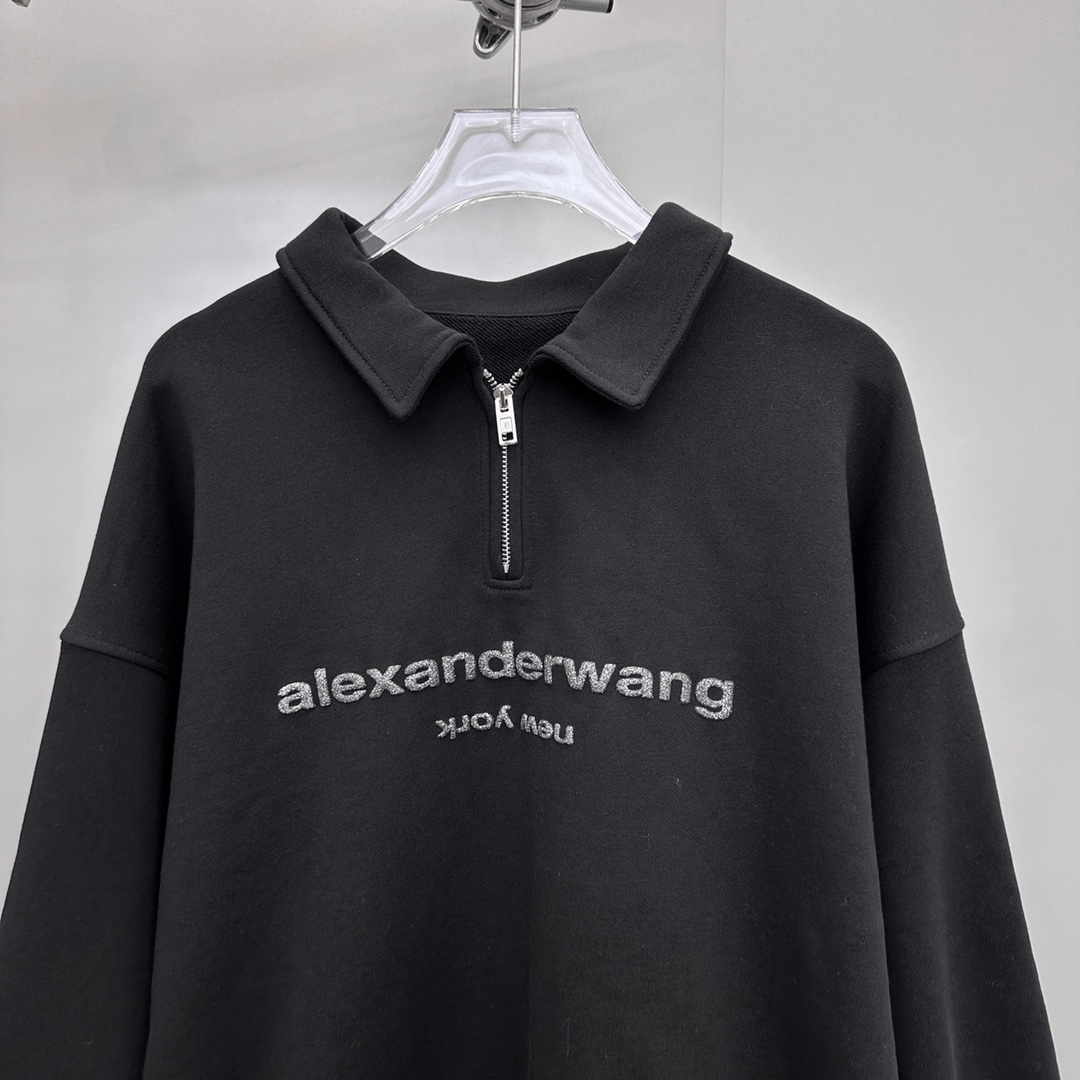 Alexander wang ｜新款卫衣，纯棉毛圈面料，polo领设计显瘦百搭，胸前烫金粉设计感十足，尺码Sml ［洗涤