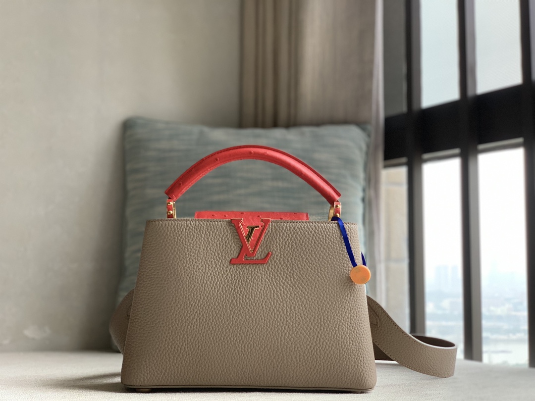 Louis Vuitton The official new product on sale is 23 models of LV Capucines bb number, new color N82904, gray with red ostrich pattern Taurillon