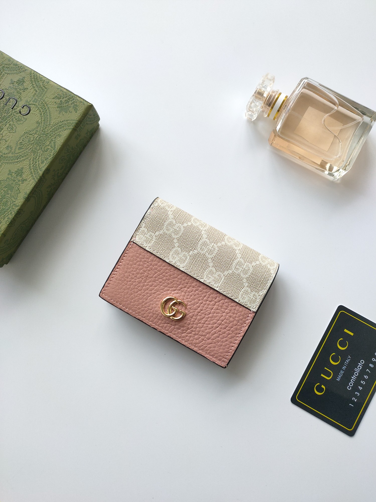 GG Marmontシリーズ 美しいミニバッグ 優雅なデザイン