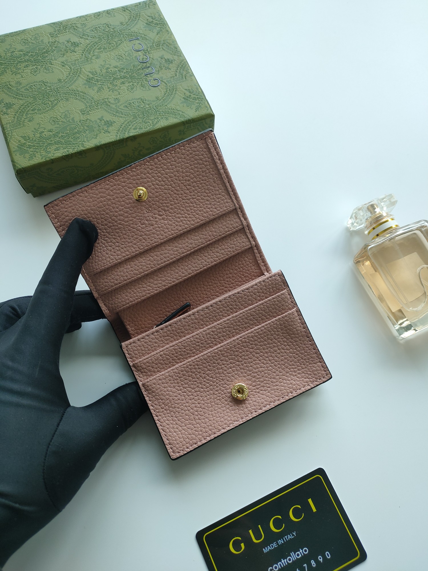 GG Marmontシリーズ 美しいミニバッグ 優雅なデザイン