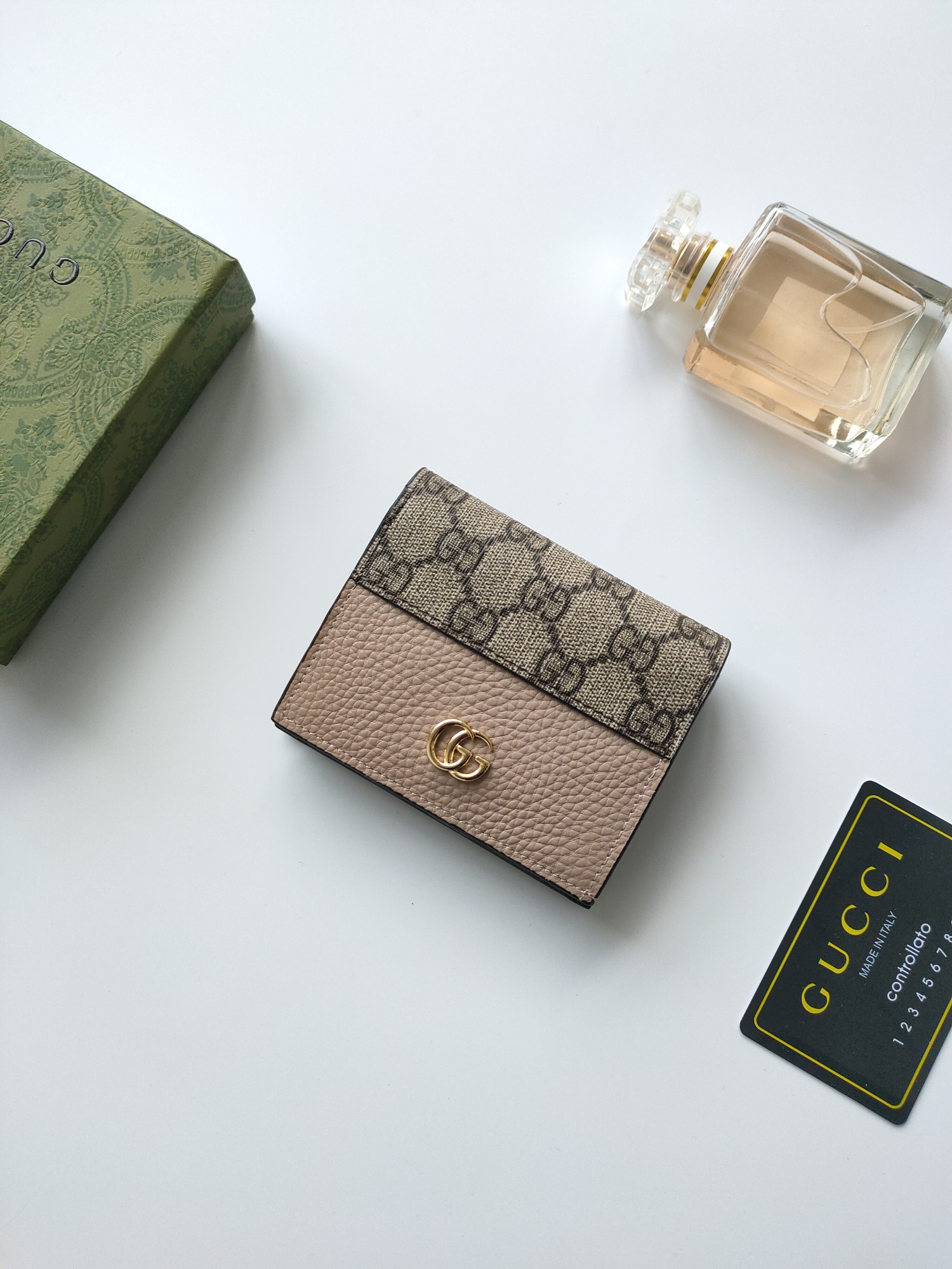 GG Marmontシリーズ 美しいミニバッグ 優雅なデザイン