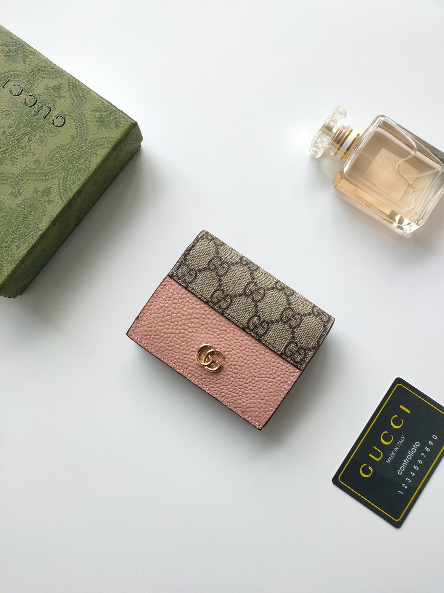 GG Marmontシリーズ 美しいミニバッグ 優雅なデザイン