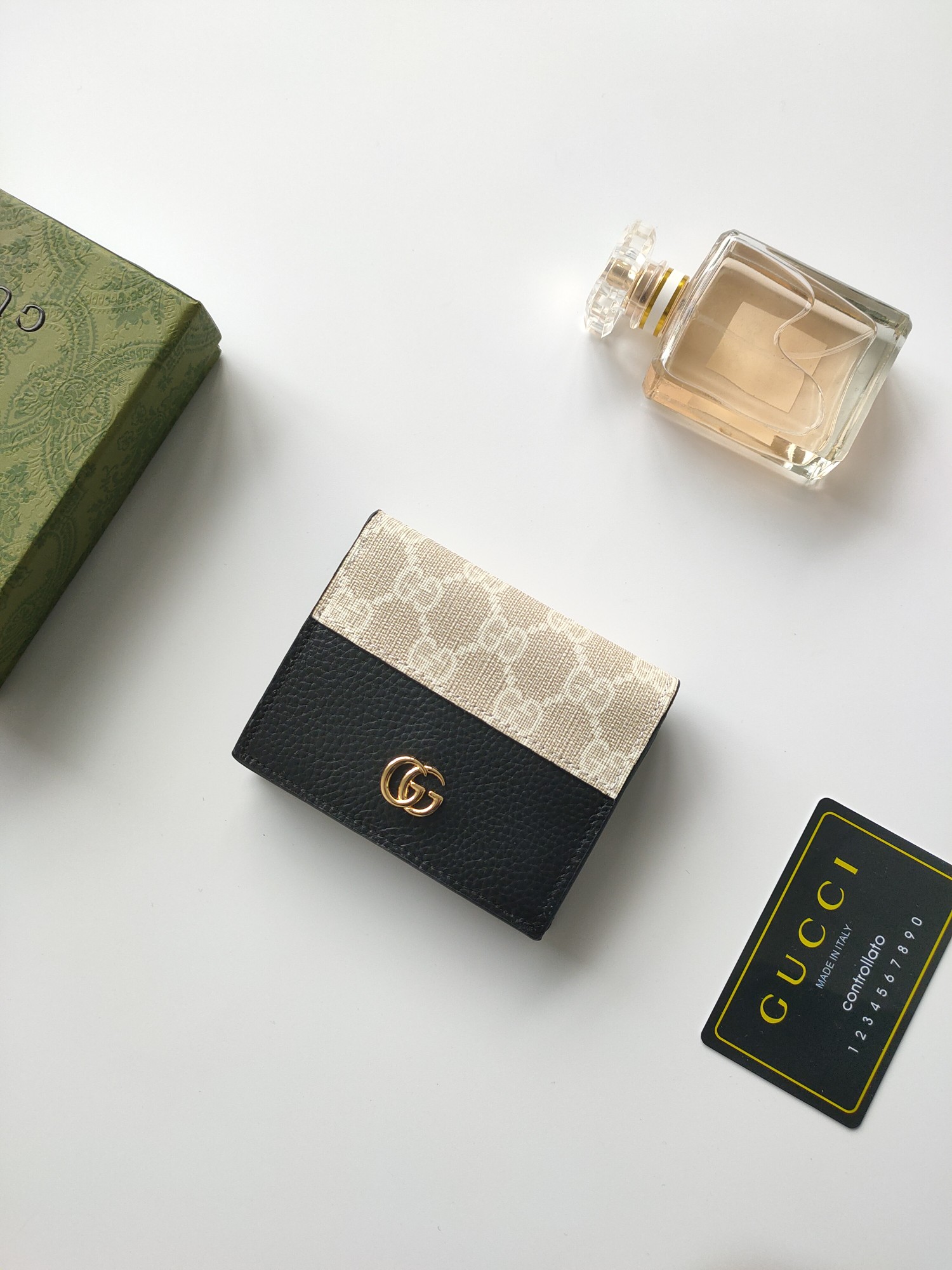 GG Marmontミニバッグ - エレガントなデザインと使いやすさ