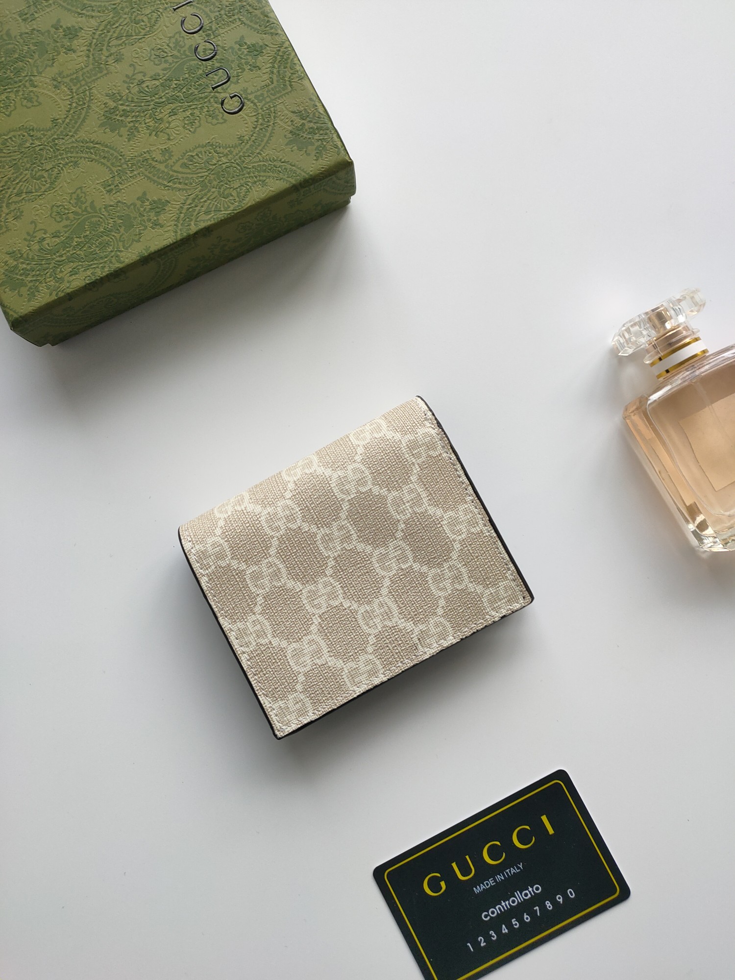 GG Marmontミニバッグ - エレガントなデザインと使いやすさ