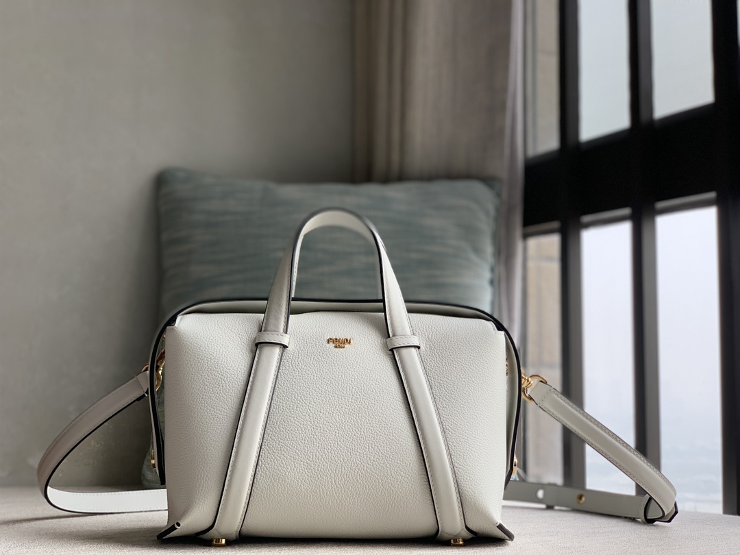 Fendi Boston medium size, from the Stefano Pilati design collection, made of white full-grain cowhide leather and trimmed with glossy leather in