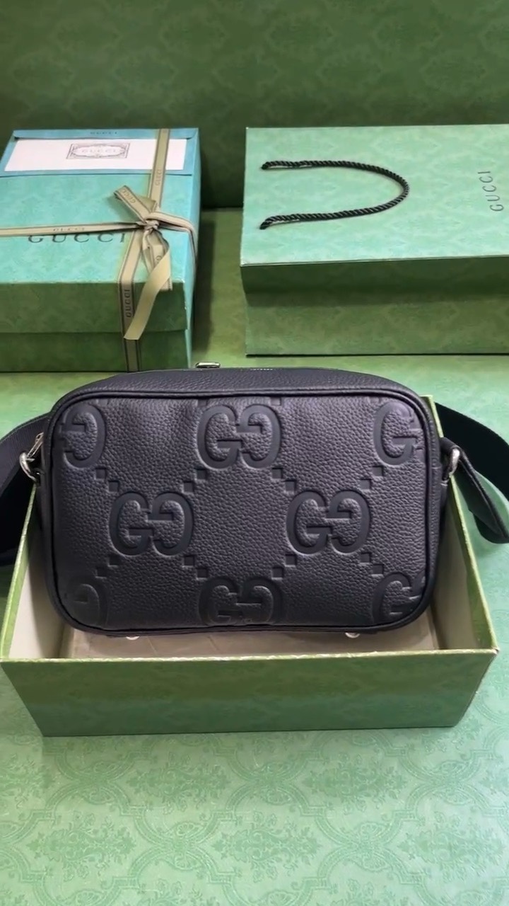 Gucci Messenger Bags Black