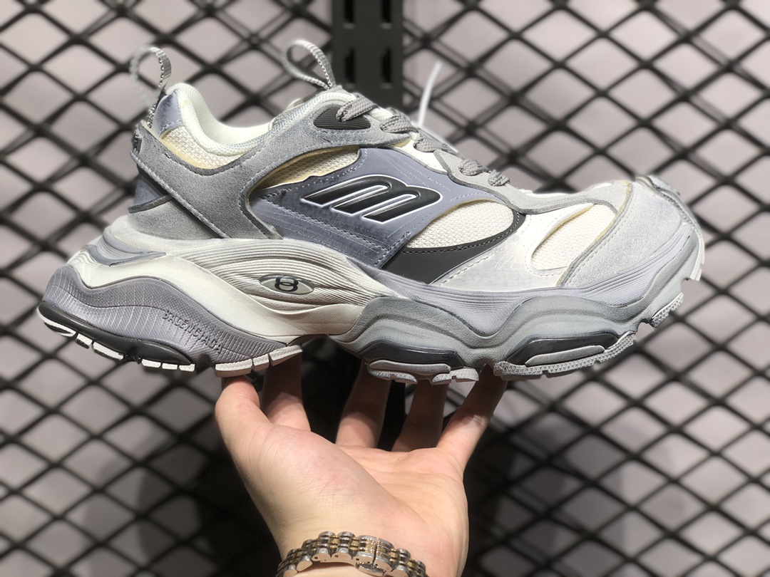 Los zapatos concepto exterior Balenciaga CARGO con cordones y punta redonda tienen una parte superior empalmada con mal…