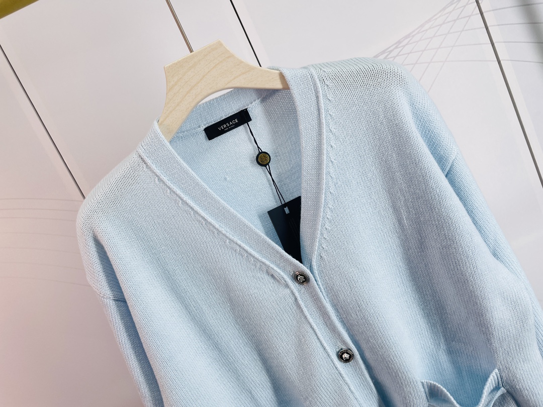 p403 Original Tweeted Females with Packed Versace/Franch Chewie Blue V Long-Sleeved Fleeve SML Cash supply - 图片 3