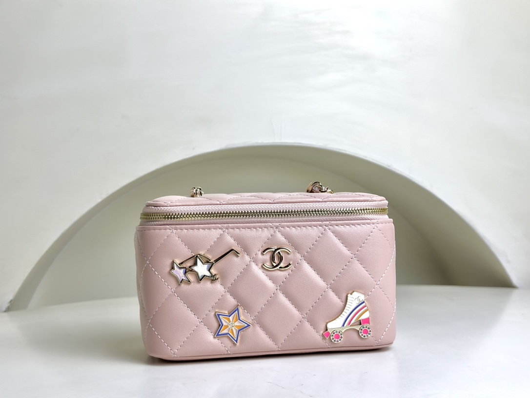 CHANEL lambskin 24C badge box bag, full of girly feeling and roller skates icon, playful and cute, super good-looking, size: 17x9.5x8cm, official