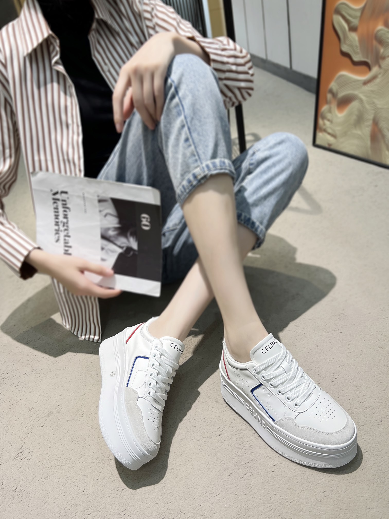 NO:345681,Real price CELINE Early Spring Celine TRAINER!  CT-10 upgraded version of low-bang cowhide leather lace-up sneakers; it is fashionable, relaxed and advanced, and you can hold it on both commuting and traveling!  The same style as the star @ fashionable and versatile, excellent comfort!  Fabric cowhide/beef reverse velvet, inner breathable mesh, rubber non-slip large bottom, code 35-39 (customized for other codes), celine, celine, sneakers, cowhide19860909实价CELINE早春赛琳TRAINER！CT-10升级版低邦牛皮革系带运动鞋；时尚轻松又高级,无论是通勤还是出游统统都Hold住！明星同款@时尚百搭、舒适度极佳原板刻复！面料牛皮/牛反绒,内里透气网格、橡胶防滑大底,码35-39（其它码定做),,celine,celine,sneakers,cowhide,Men's shoes