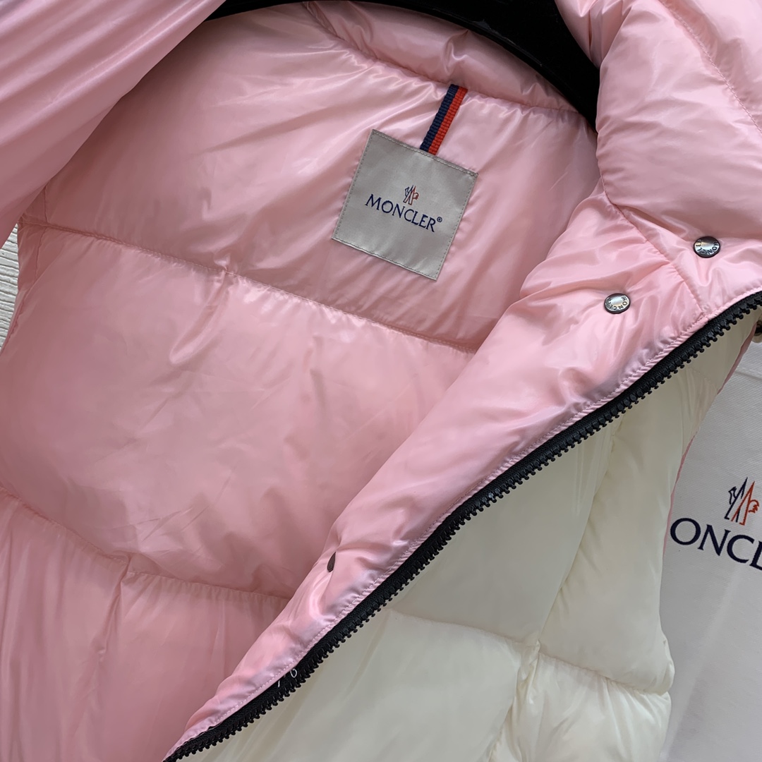 款号G23121507Moncler*蒙口高端精品定制国标90%白鹅绒填充饱满加厚保暖面包服连帽羽绒服马