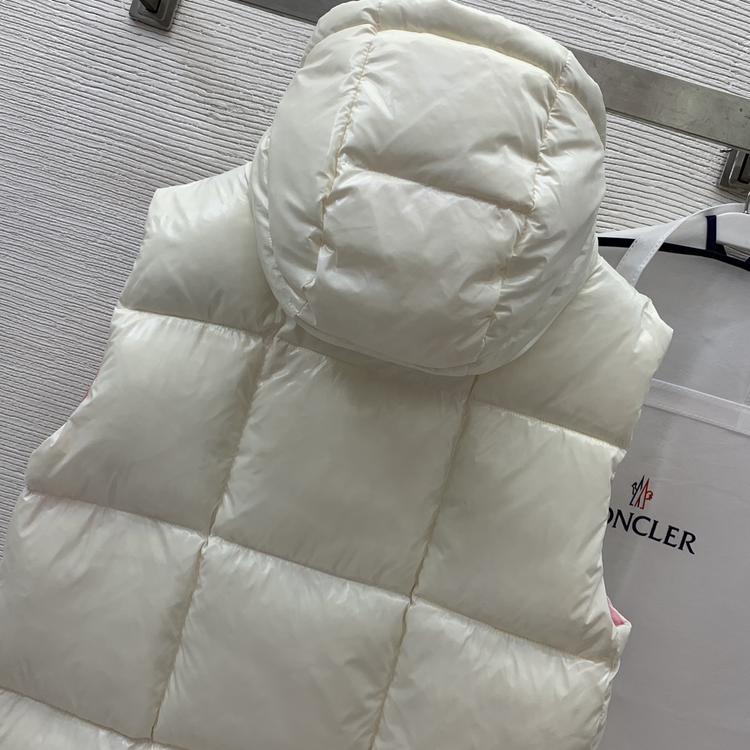 款号G23121507Moncler*蒙口高端精品定制国标90%白鹅绒填充饱满加厚保暖面包服连帽羽绒服马