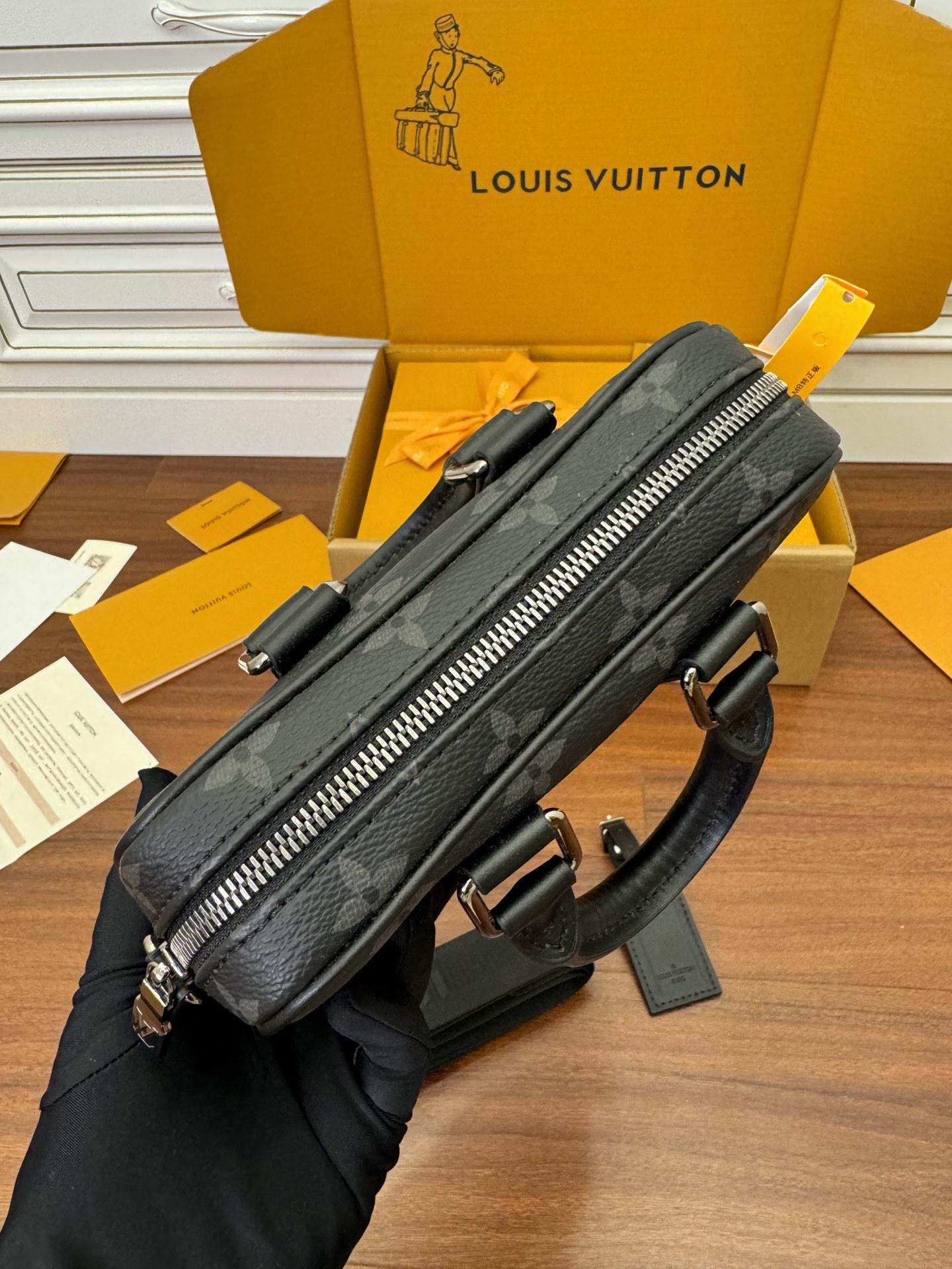 独家首发型号特正版M82770品质全面再次升级专柜同步电子芯片内码新礼盒礼品袋保护纸铜版电子标签合格证皮