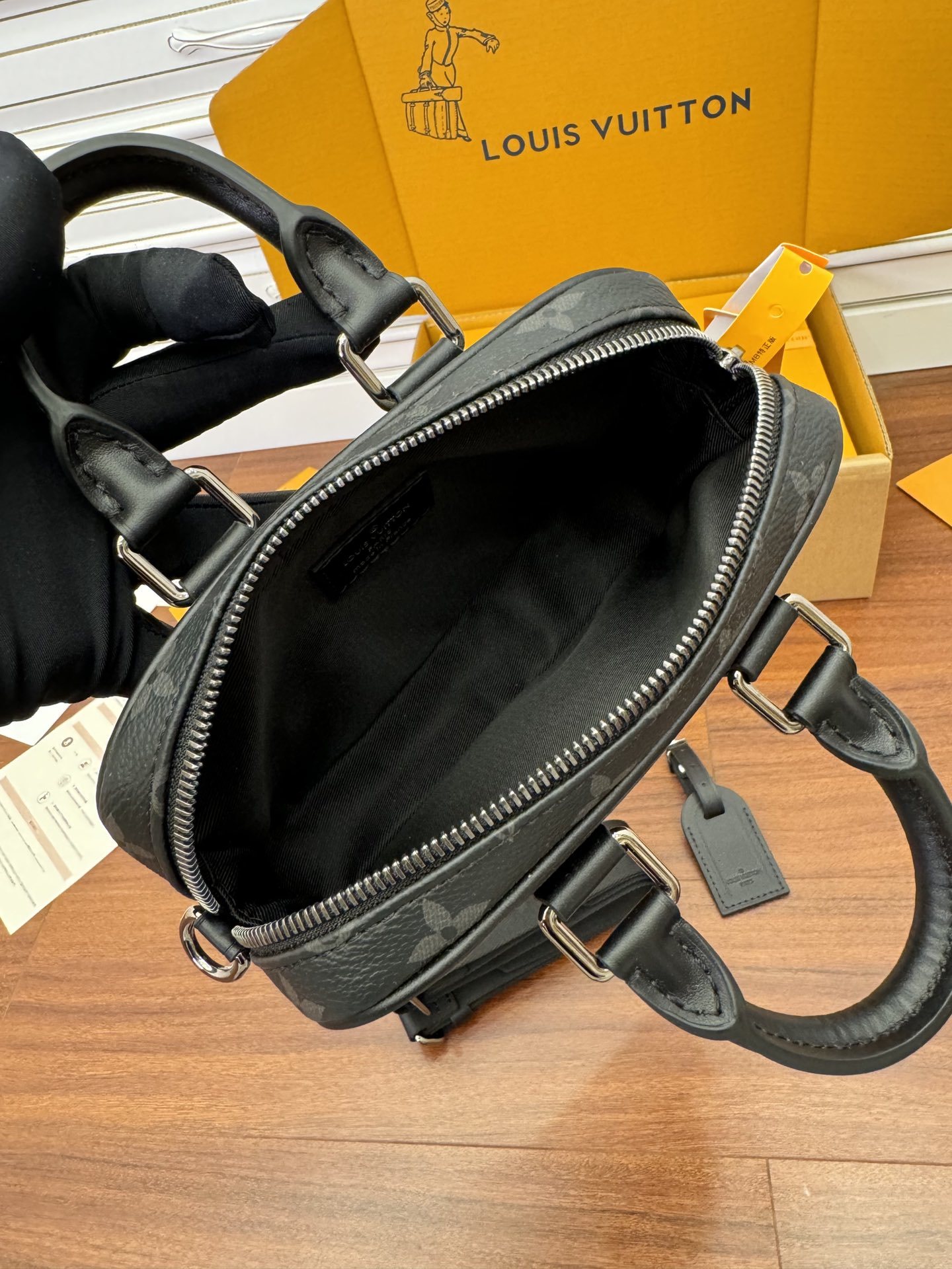 独家首发型号特正版M82770品质全面再次升级专柜同步电子芯片内码新礼盒礼品袋保护纸铜版电子标签合格证皮