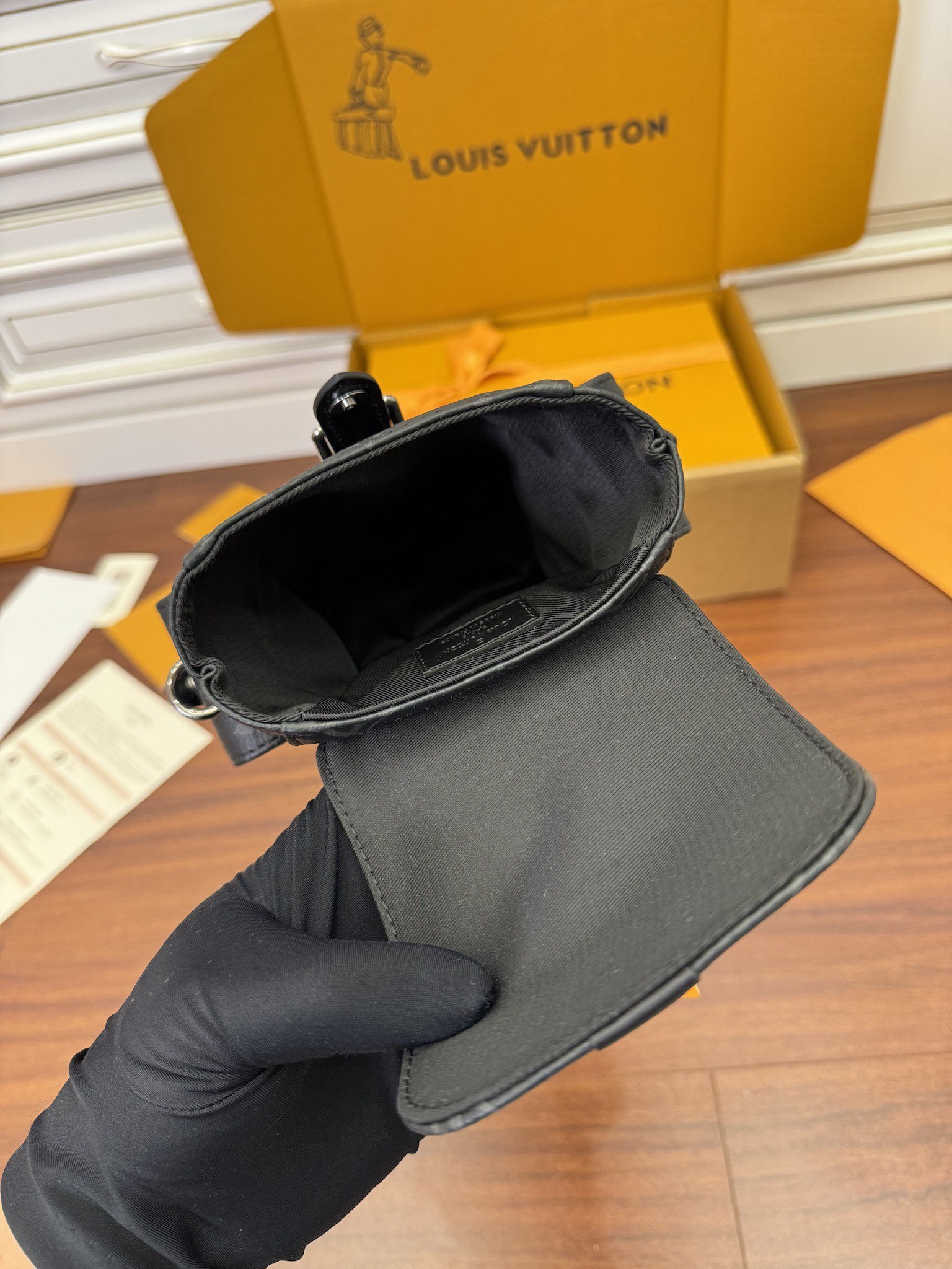 独家首发型号特正版M82769品质全面再次升级专柜同步电子芯片内码新礼盒礼品袋保护纸铜版电子标签合格证皮