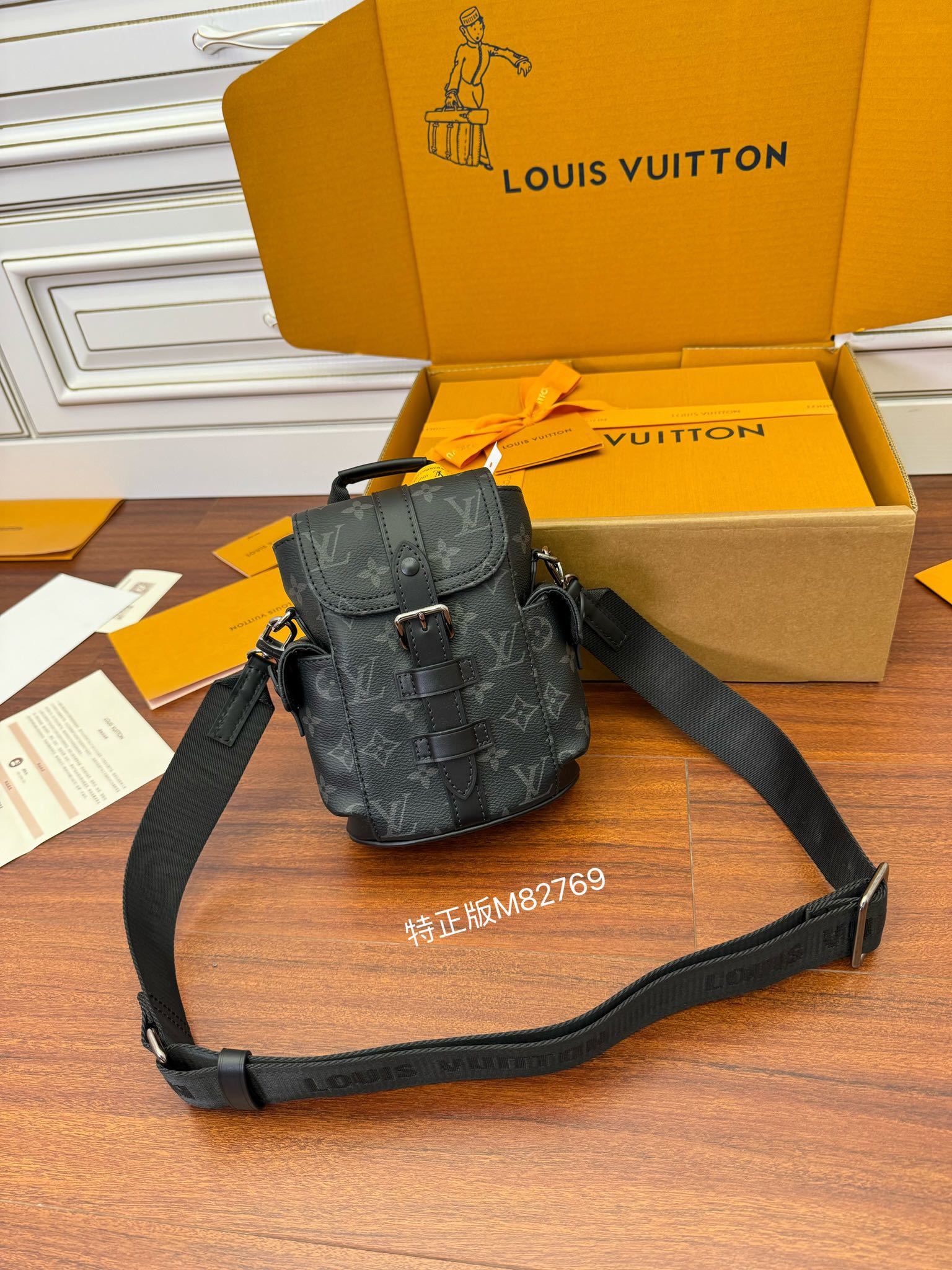 独家首发型号特正版M82769品质全面再次升级专柜同步电子芯片内码新礼盒礼品袋保护纸铜版电子标签合格证皮