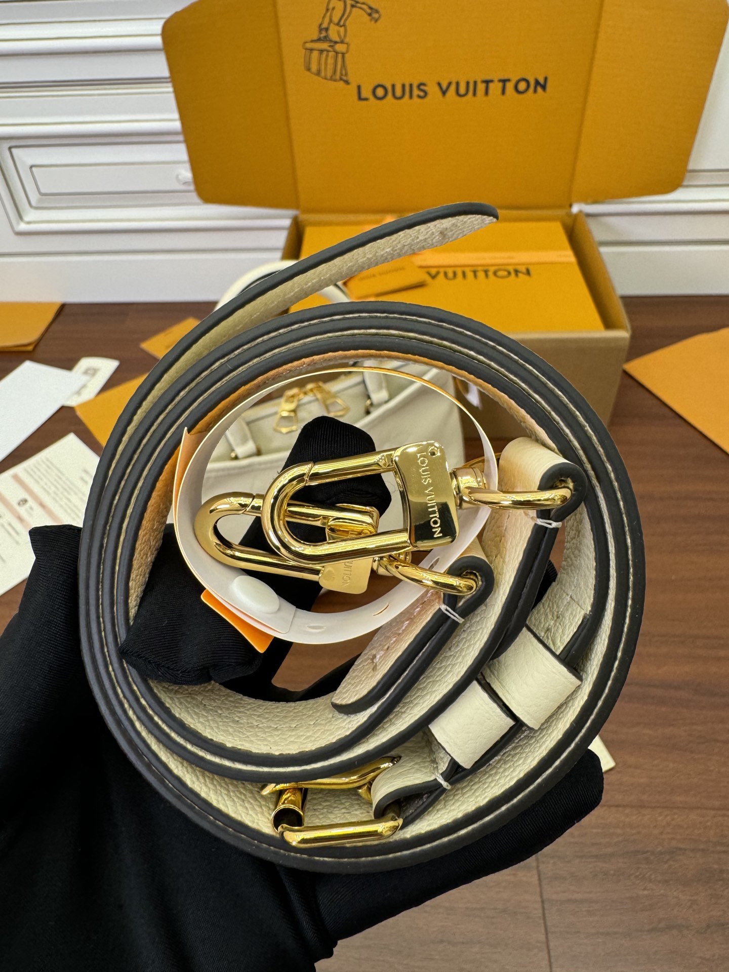 独家首发型号特正版M46503品质全面再次升级专柜同步电子芯片内码新礼盒礼品袋保护纸铜版电子标签合格证皮