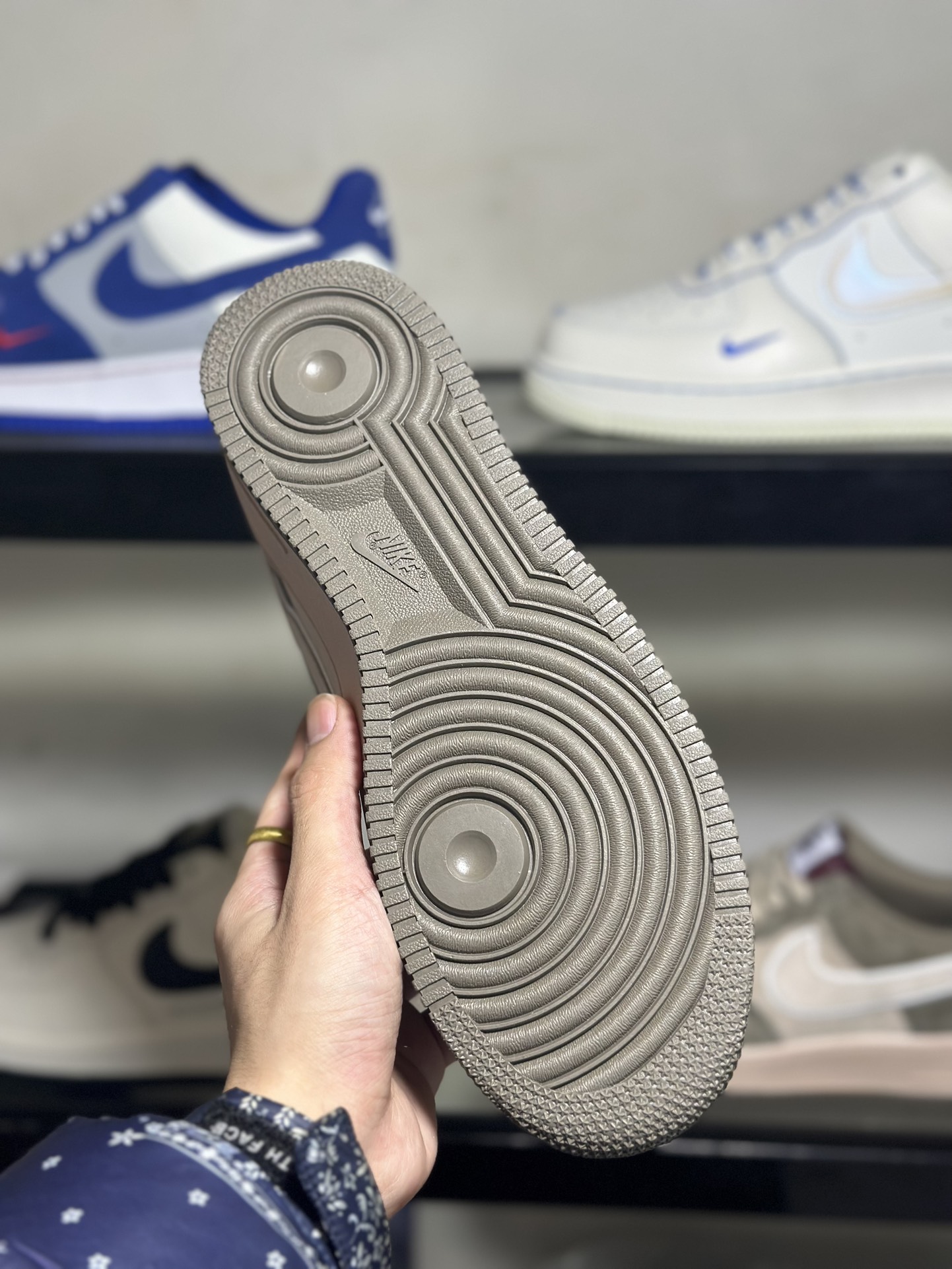 NikeAirForce1Low棕绿麂皮空军一号低帮运动休闲板鞋原楦头原纸板打造纯正空军版型专注外贸渠道