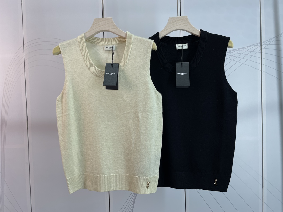 NO:330583,Original single ruthless women's clothing with packaging YSL & Saint Laurent new translucent sleeveless vest top, made of responsible wool, round neck design, hem decoration is made of metal LE CASSANDRE.2 color three-code SML in stock, saint laurent, saint laurent, alexander wang19860909原单狠货女装 配包装YSL&圣罗兰新款半透明无袖背心上衣,采用责任羊毛制成,圆领设计,下摆饰以金属LE CASSANDRE.2色三码SML现货供应,,saint laurent,saint laurent,alexander wang,Women's clothing