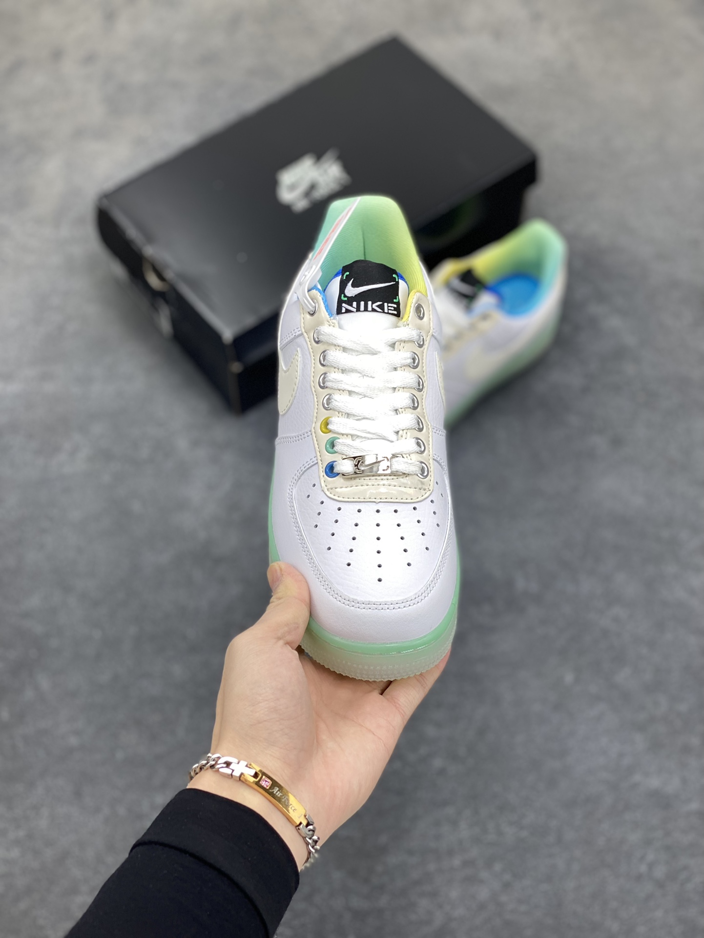 图片[2]-福利特价 全掌气垫🔥 Nike Air Force 1\’07 Low \”Unlock YOUR SPACE\” 创意空间主题 空军一号低帮休闲板鞋 原楦头原纸板 清洁度完美 全掌内置全掌气垫 搭配水晶大底 中底钢印、拉帮完美 货号：FJ7066-114 尺码：36 36.5 37.5 38 38.5 39 40 40.5 41 42 42.5 43 44 44.5 45-选品中心