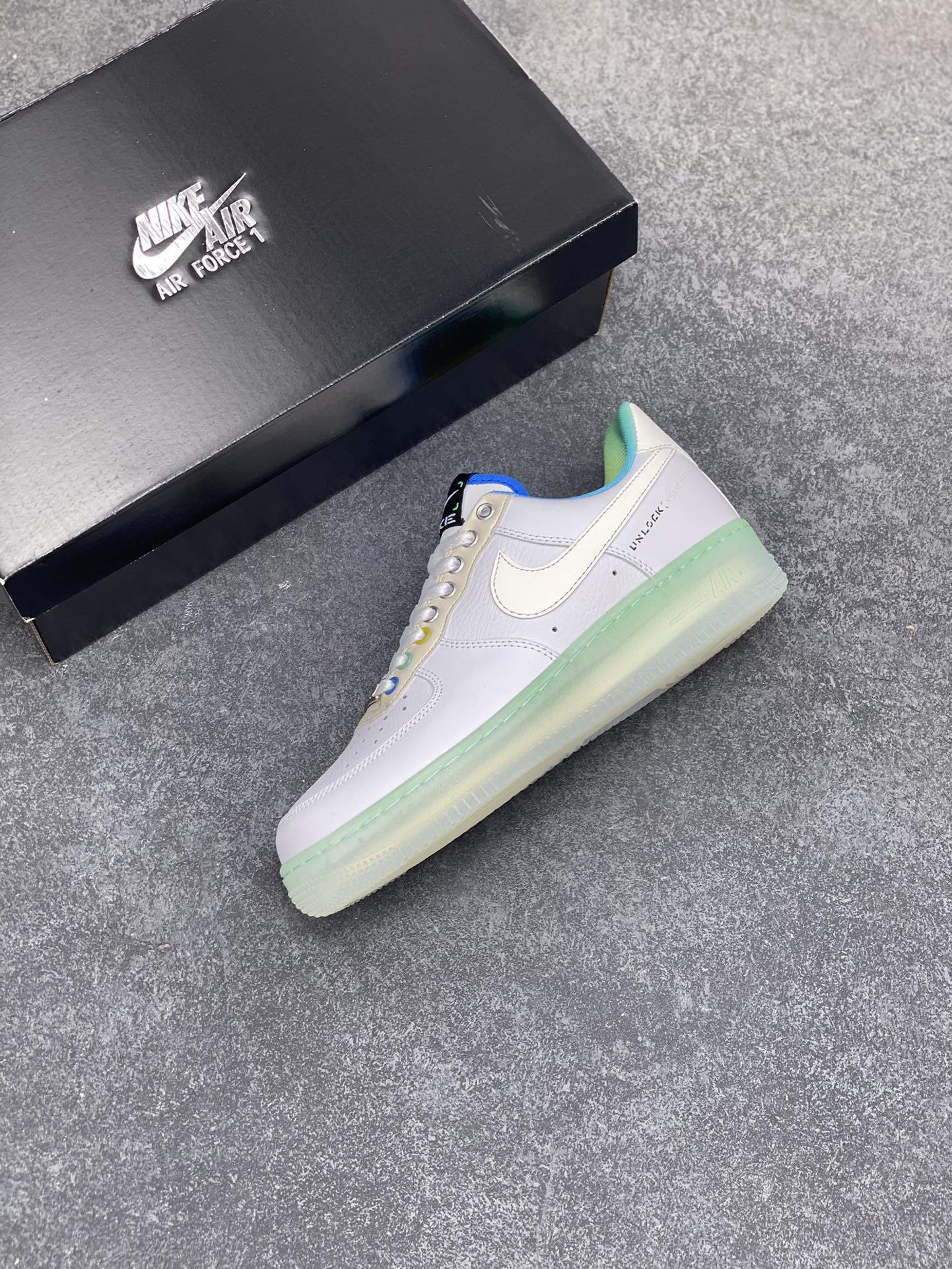 图片[7]-福利特价 全掌气垫🔥 Nike Air Force 1\’07 Low \”Unlock YOUR SPACE\” 创意空间主题 空军一号低帮休闲板鞋 原楦头原纸板 清洁度完美 全掌内置全掌气垫 搭配水晶大底 中底钢印、拉帮完美 货号：FJ7066-114 尺码：36 36.5 37.5 38 38.5 39 40 40.5 41 42 42.5 43 44 44.5 45-选品中心