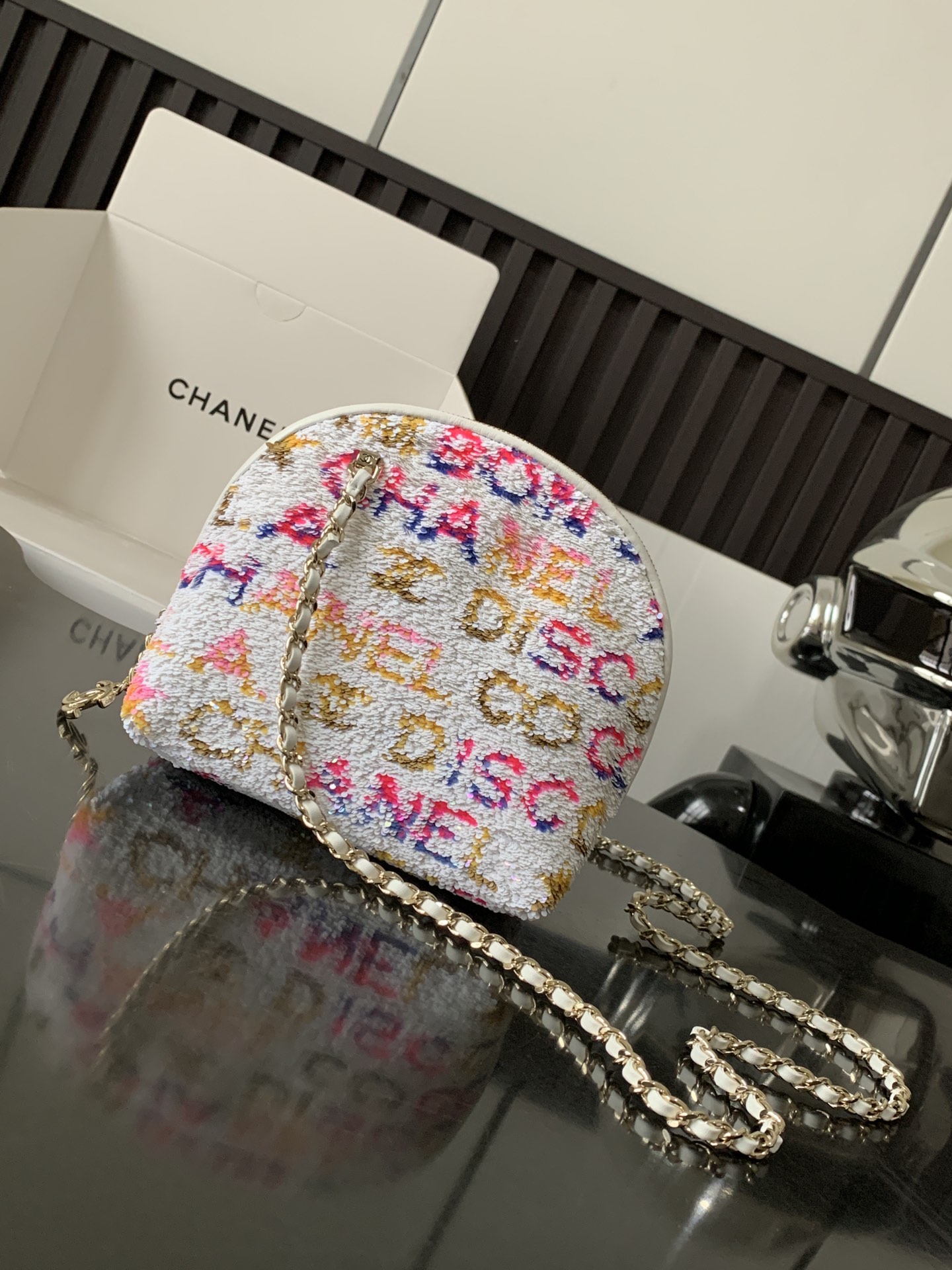 23 Best Purchasing Agents CHANEL Shell Chain Sequin Evening Bag