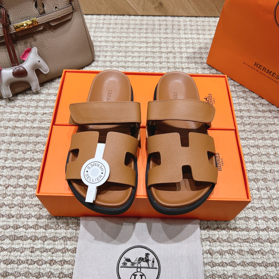 NO:164855,, couple model, new upgraded version of Erbiao Slippers Herme...s full leather series, official website, Xiaohongshu, the latest color matching Hermes hits, is launched online, with upgraded workmanship, high quality!   Fashionable and trendy upper inner footbed genuine leather shopping. Complete color matching, fine workmanship, comfortable and soft on the feet. Size 35-46 (custom made in 45.46), slippers, hermes, hermes, slippers19860909,情侣款 全新升级版二舅拖鞋Herme...s全真皮系列 官网、小红书同步最新配色爱马仕爆款火热上线,做工升级版,高品质！  时尚潮流鞋面内里垫脚真皮购造.颜色搭配齐全.做工精细.上脚舒适柔软.码数35—46（45.46订做）,拖鞋,hermes,hermes,slippers,Women's Shoes