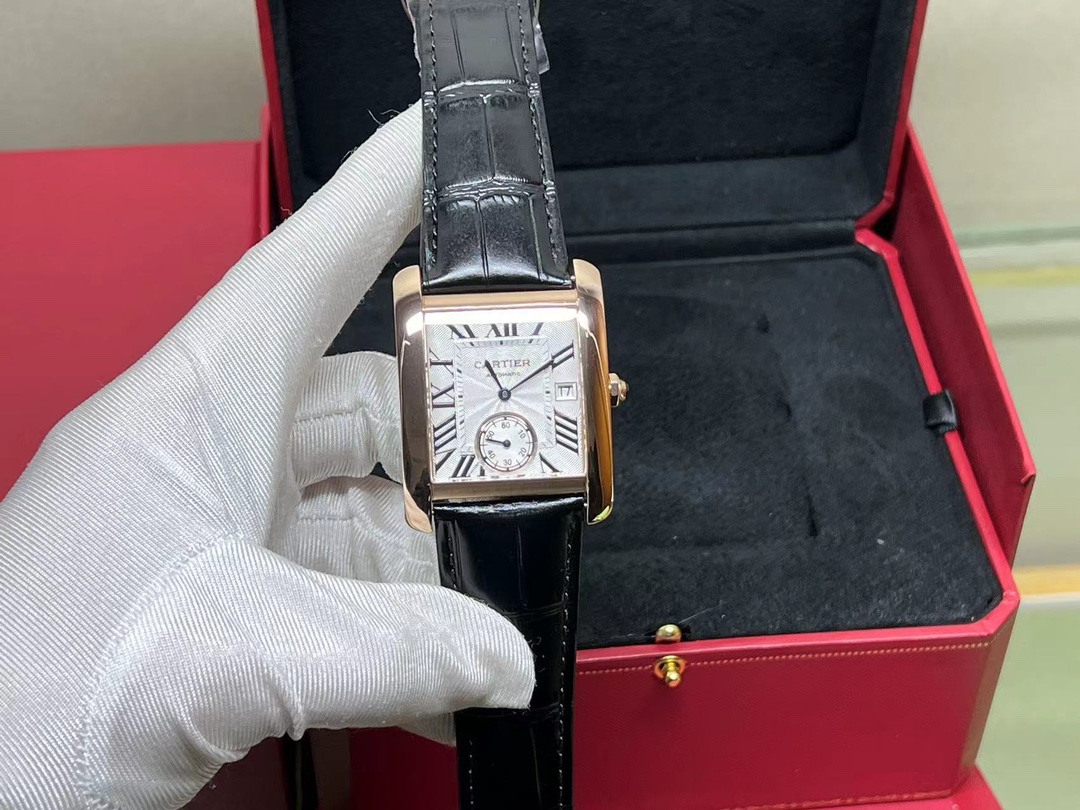 NO:143288,It turns out that celebrities also like this one, Andy Lau's same style, the timeless tank Cartier tank series, men's fully automatic mechanical movement, Italian textured calfskin, 18k rose gold plated, cartier, cowhide19860909原来明星也喜欢这款,刘德华同款,永不过时的坦克 卡地亚坦克系列 男士全自动机械机芯 意大利质感小牛皮 镀18k玫瑰金,,cartier,cowhide,Watch