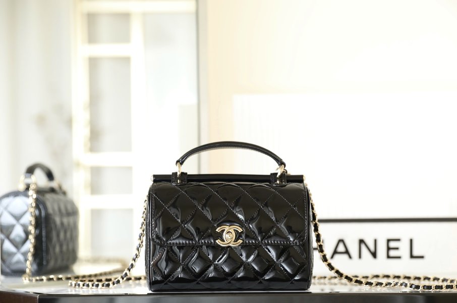 Chanel Handbags Crossbody & Shoulder Bags Black Gold Hardware Patent Leather Fall/Winter Collection Vintage