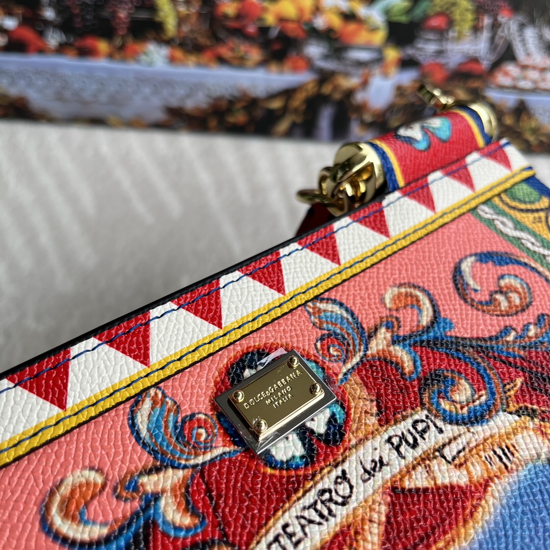 【Dolce & Gabbana 杜嘉班纳】牛皮印花 可斜挎/手提 带镜子 海外代购专用品 👜有范有气场💣全新包型 💋任