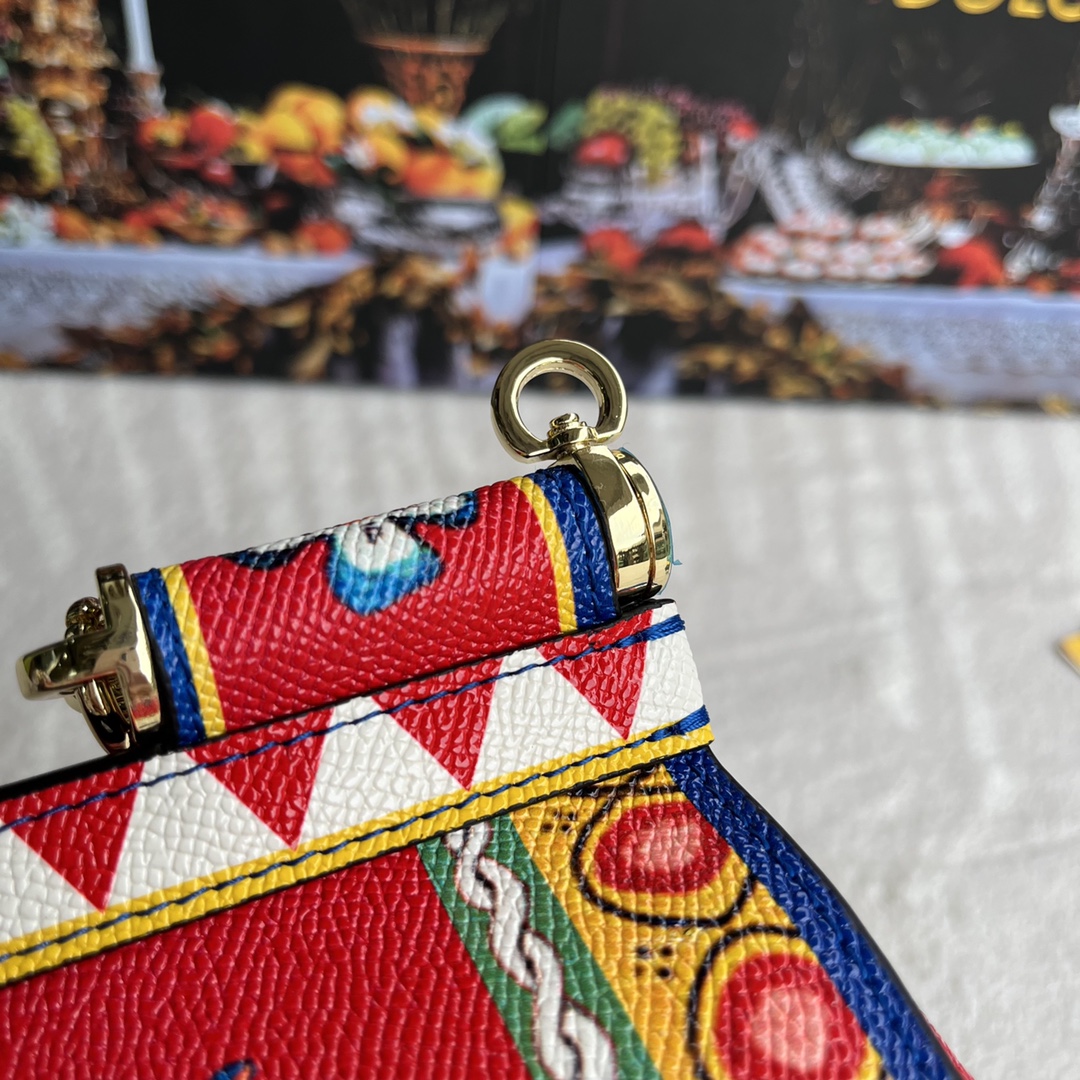 【Dolce & Gabbana 杜嘉班纳】牛皮印花 可斜挎/手提 带镜子 海外代购专用品 👜有范有气场💣全新包型 💋任
