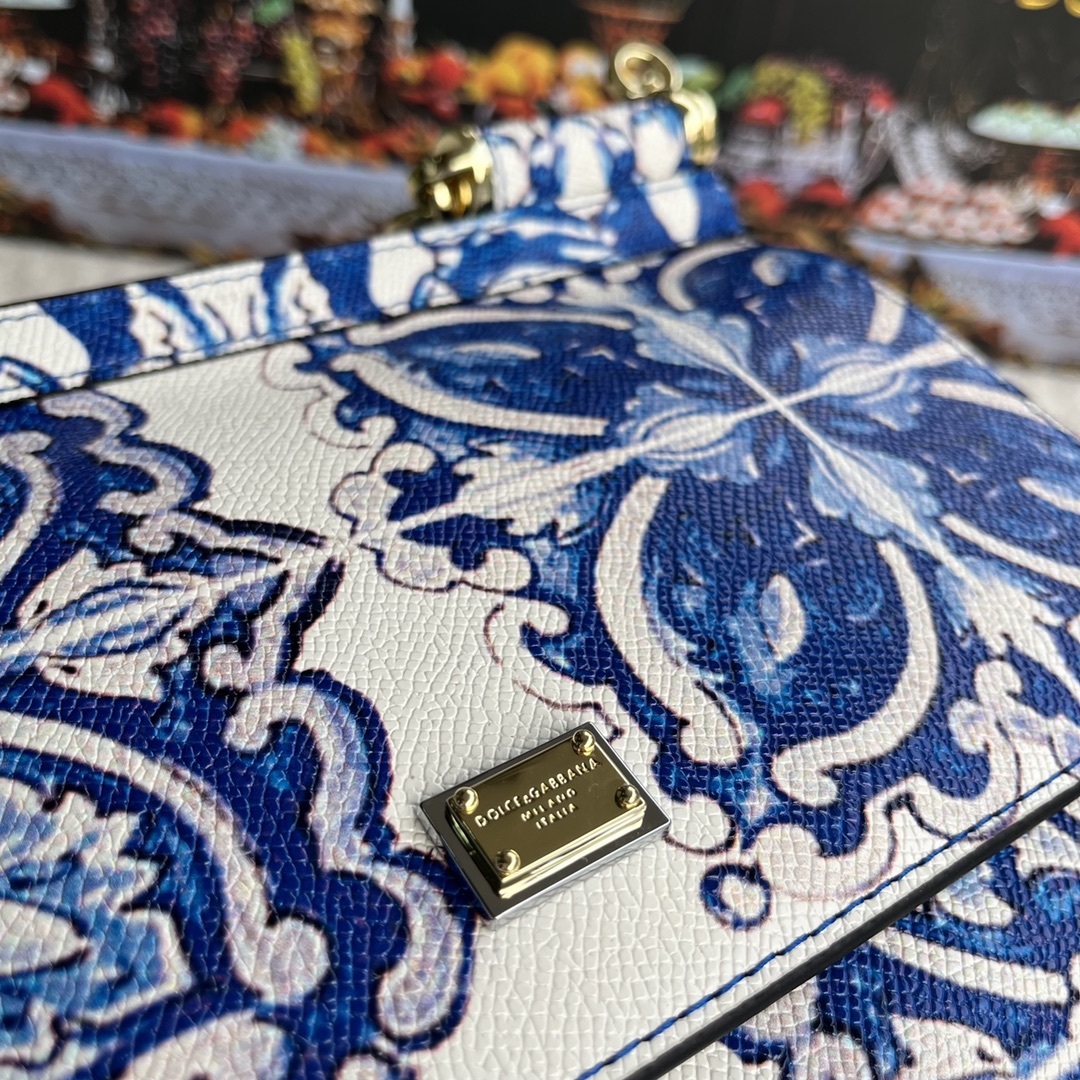 【Dolce & Gabbana 杜嘉班纳】牛皮印花 可斜挎/手提 带镜子 海外代购专用品 👜有范有气场💣全新包型 💋任