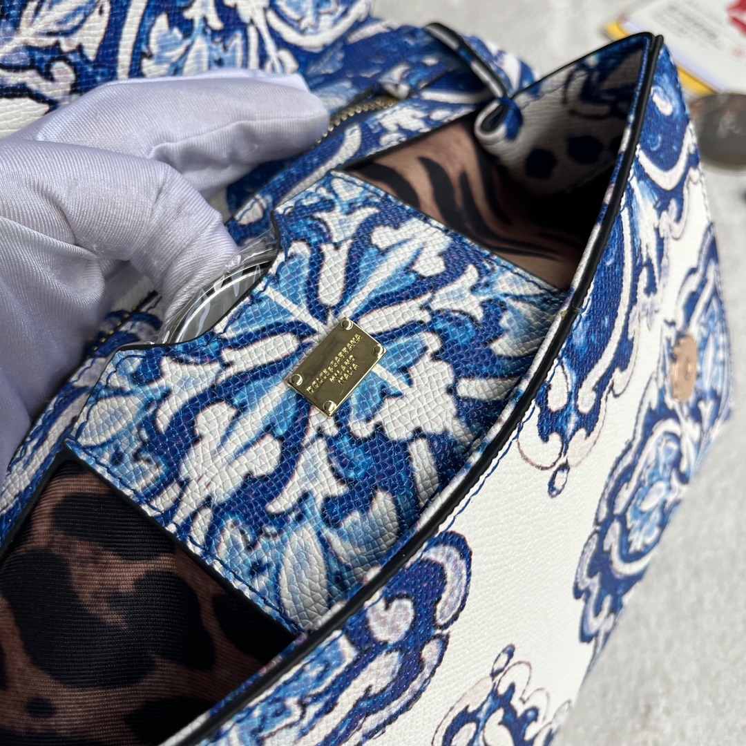 【Dolce & Gabbana 杜嘉班纳】牛皮印花 可斜挎/手提 带镜子 海外代购专用品 👜有范有气场💣全新包型 💋任