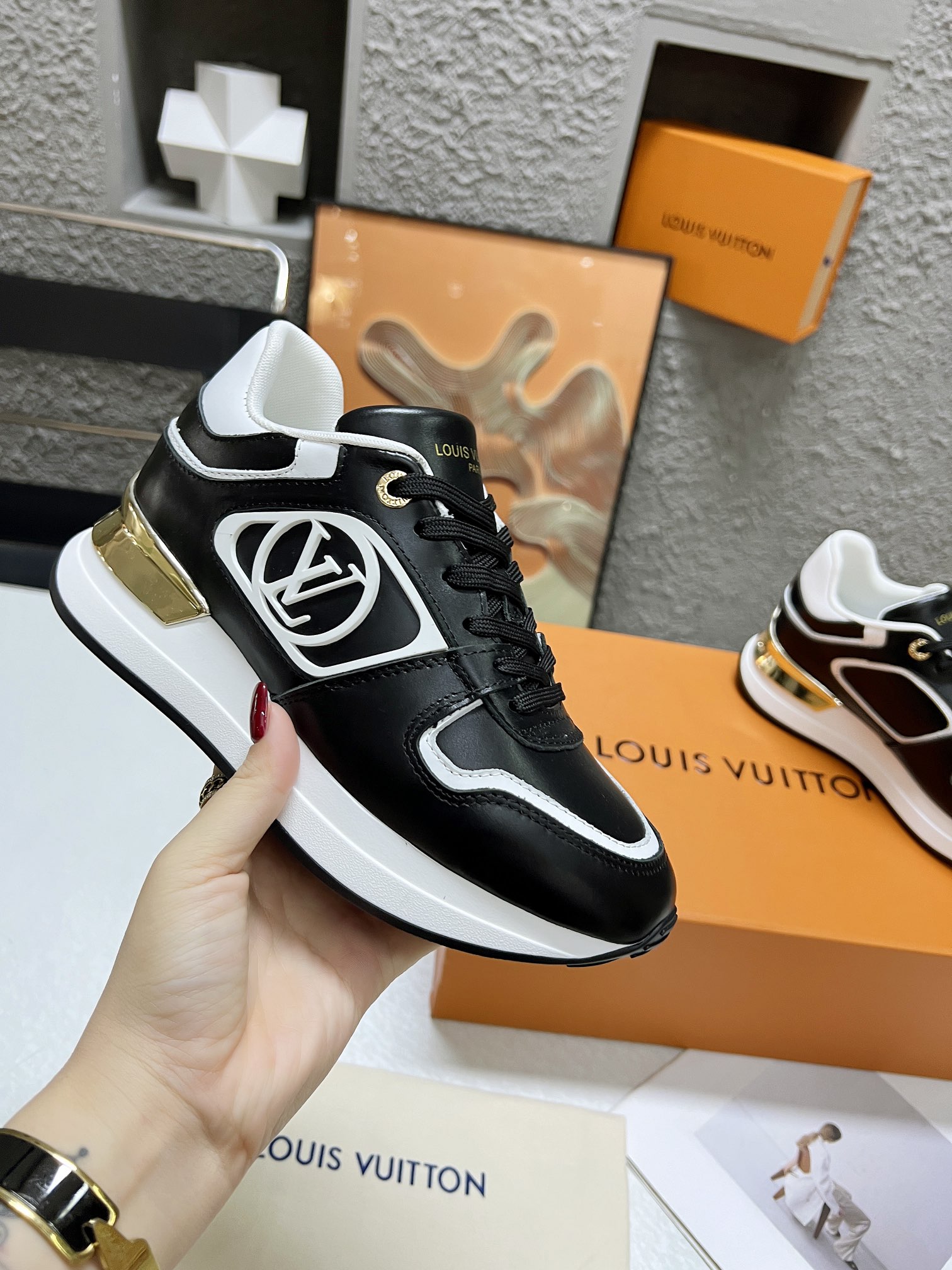 顶级版本 louis vuitton ss24 new arrival～Lv 2024春夏 new runaway 运动鞋⚠️：原版jdsdldee 购入，拆卸copy，专柜老款升级版本，视觉更协调，脚感更轻盈增高5cm，辨识度极高，闭眼入size 35-41