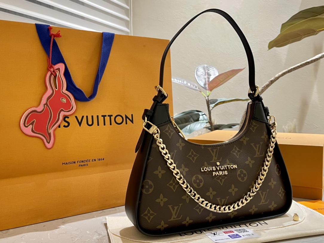 Louis Vuitton Sacs À Bandoulière & À Épaule Sous les aisselles