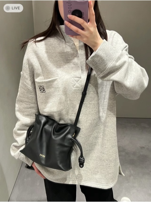 حقيبة يد جلد فلامنكو سوداء من Loewe للنساء، حقيبة كروس أنيقة وعصرية 1 حقيبة يد جلد فلامنكو سوداء من Loewe للنساء، حقيبة كروس أنيقة وعصرية