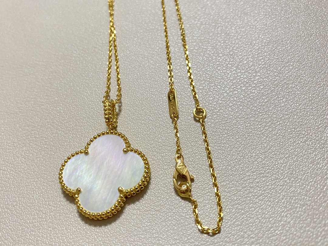 NO:360333,Four-leaf clover big flower sweater chain This winter highlight, Vac necklace, sweaters, necklace19860909四叶草大花毛衣链 这个冬季的亮点,Vac项链,sweaters,necklace,Jewelry