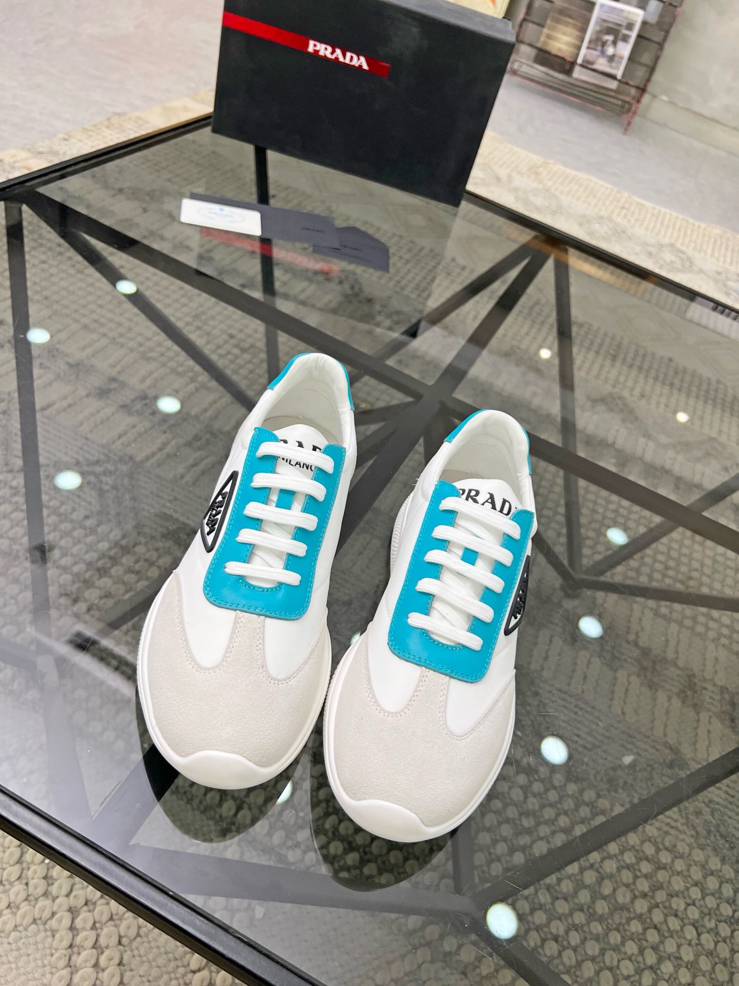 NO:216561,Brand PRADA color original color matching code number 38-44 customized 38.45 price Material Prada new product original single-stock low-top casual sports shoes!  The upper is made of original soft cowhide with Prada logo cowhide inner lining. The original molded sole of cowhide is opened, high quality is worth owning. Prada, prada, prada, sneakers, cowhide19860909品牌PRADA 颜色原版配色 码数38-44定做38.45 价格 材质普拉达新品原单货低帮休闲运动鞋！鞋面采用原版柔软牛皮搭配普拉达标识牛皮内里 牛皮垫脚原版开模大底、高品质值得拥有,普拉达,prada,prada,sneakers,cowhide,Men's shoes