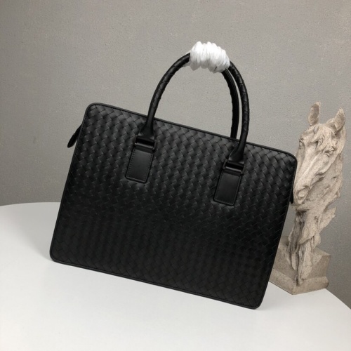 Bolso de Mano para Hombre BV de Cuero Trenzado, Estilo Clásico y Elegante 1 Bolso de Mano para Hombre BV de Cuero Trenzado, Estilo Clásico y Elegante