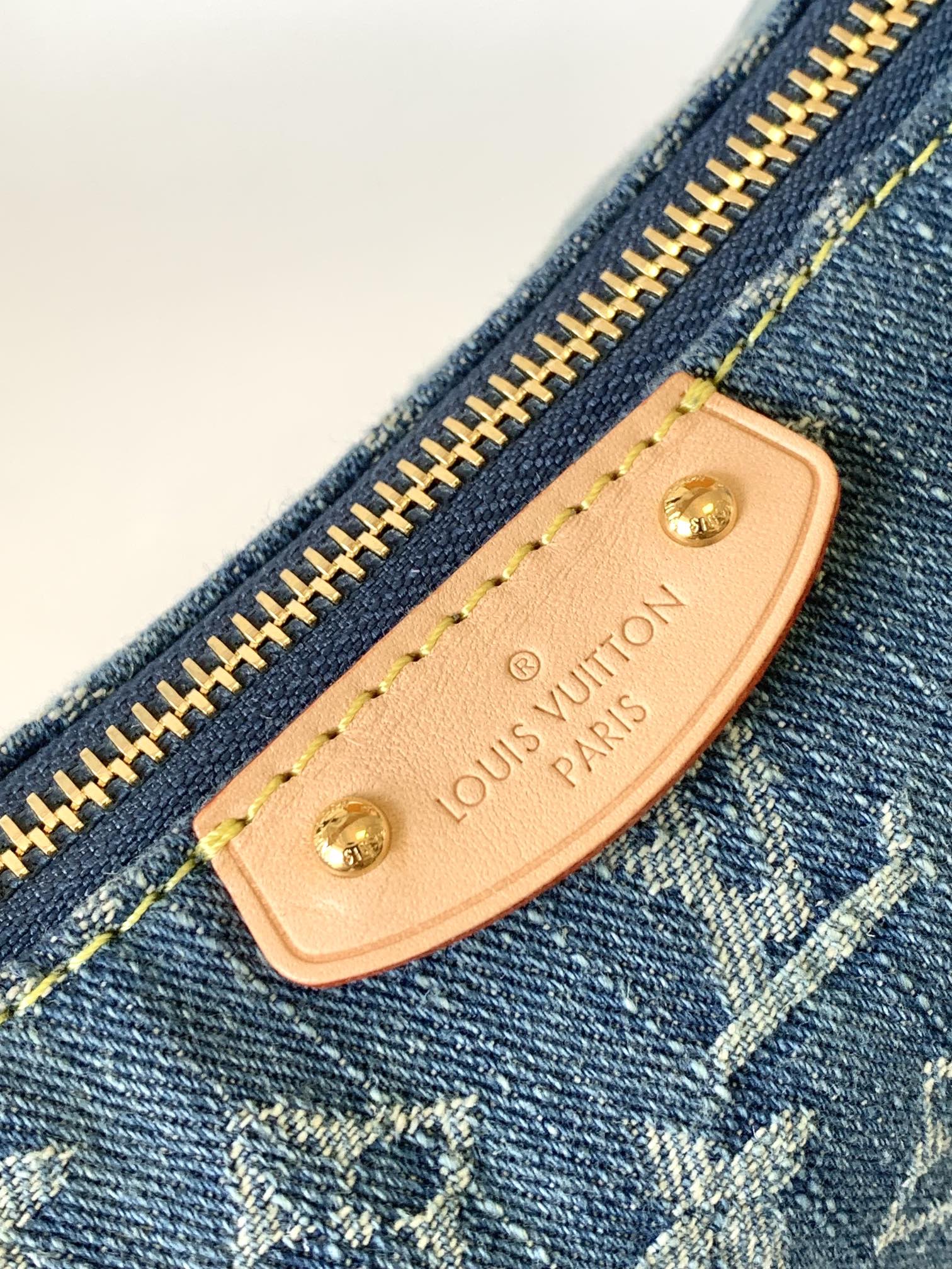 Louis Vuitton 动态163 hills pochette 腋下手袋m82949（蓝色牛仔）18.5cm
