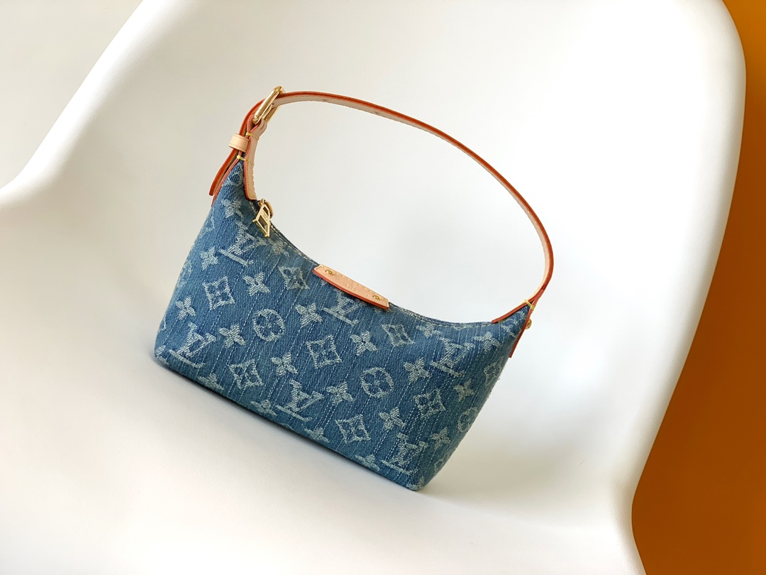 Louis Vuitton 动态163 hills pochette 腋下手袋m82949（蓝色牛仔）18.5cm