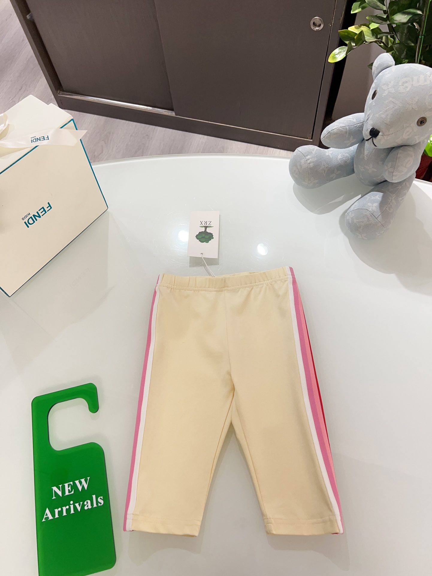 Pantalones ajustados personalizados originales, el básico imprescindible para las chicas en verano, principalmente porq…