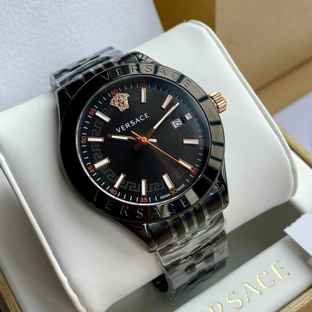 NO:157869,New VEVK series Versace Men's V-Urban watch. 42*8mm diameter, the movement is made of Swiss-made quartz movement with stable performance. Each watch has an independent anti-counterfeiting code engraved on the bottom. The overall assembly of living waterproof., versace, versace19860909新款VEVK系列Versace范思哲男士V-Urban 腕表. 42*8mm表径,机芯是采用瑞士生产的石英机芯性能稳定 .每一枚腕表,表底均镌刻独立防伪码 .整体组装生活防水.,,versace,versace,Watch