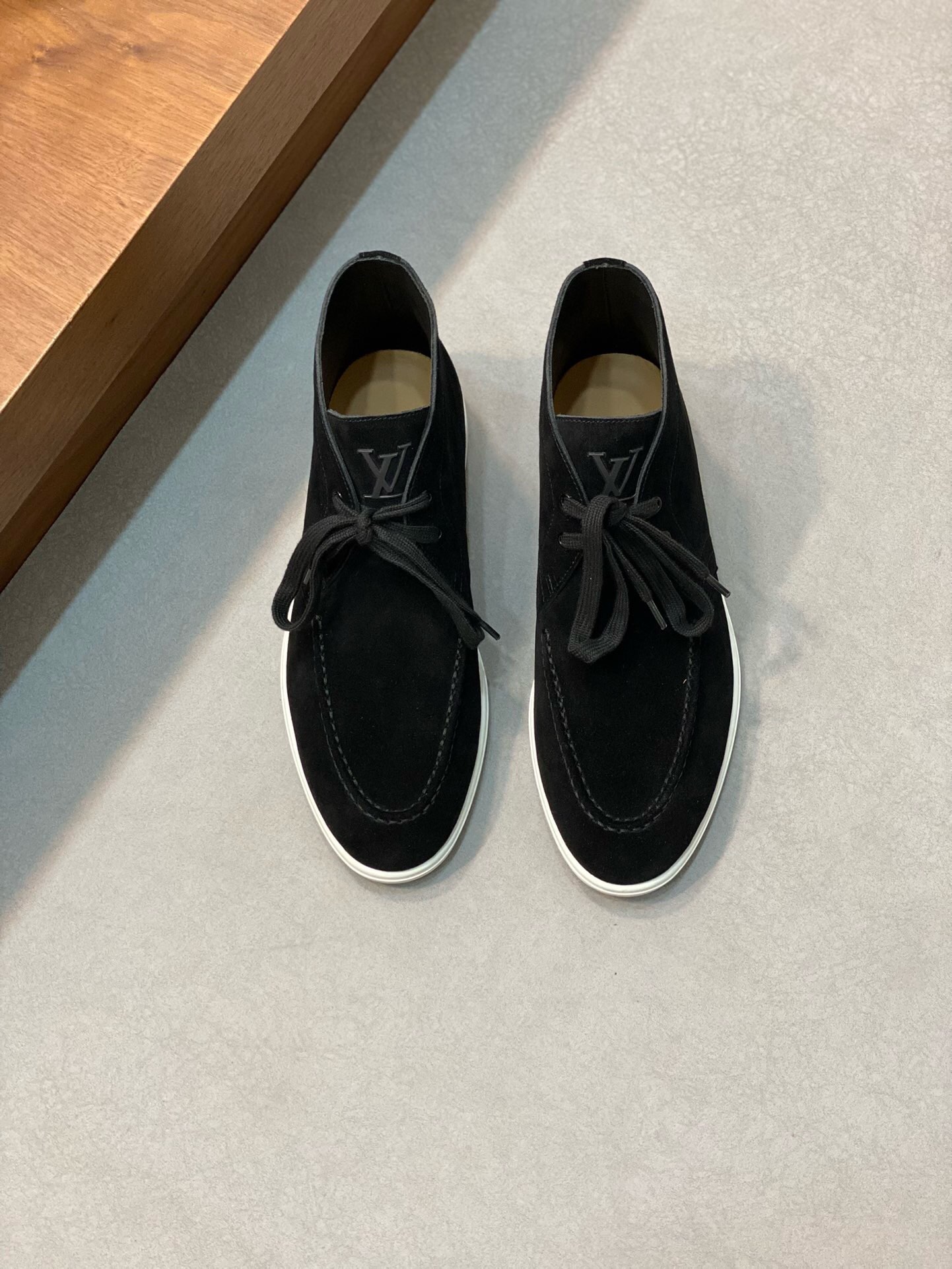 NO:216385,Brand LOUIS VUITTON original color matching 39-44 custom made 38.45 price Material Louis Vuitton new model men high boots original quality Top version uses top layer cowhide design cowhide inner simple and generous without losing elegance Goodyear exquisite hand-pulled wire makes the shoes firmer original version Rubber outsole foot stylish Comfortable, Louis Vuitton, louis vuitton, louis vuitton, boots, cowhide19860909品牌LOUIS VUITTON 颜色原版配色 码数39-44定做38.45 价格 材质路易威登新款 男士 高靴原单品质 顶级版本采用头层牛皮设计牛皮内里 简单大方不失优雅固特异精致手工拉线使鞋子更加牢固原版 橡胶 大底 上脚 有型 舒适,路易威登,louis vuitton,louis vuitton,boots,cowhide,Men's shoes