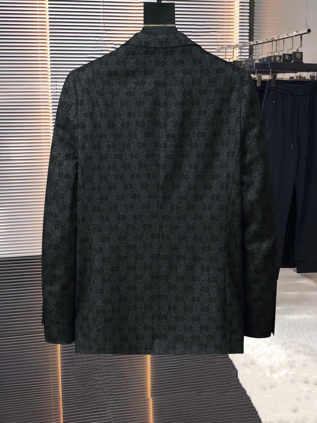 ！ 🔥DIOR
新品时尚男士西服🔥贸易公司渠道货，人气极高的一款单品。通体的造型颇具设计感，在视觉方面足